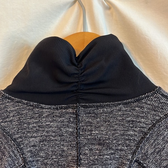 Lululemon Runderful 1/2 zip Black Heathered Slim Fit Running Jacket - Picture 12 of 12
